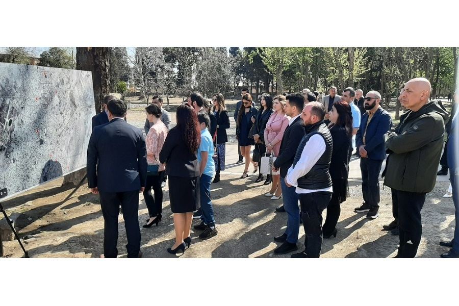 Грузинские деятели культуры, экологи, тюркологи и блогеры почтили память жертв гянджинского террора (ФОТО)