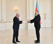 President Ilham Aliyev receives credentials of incoming ambassador of Cuba (PHOTO/VIDEO)