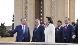 Qırğızıstan Prezidenti Şəhidlər xiyabanını ziyarət edib (FOTO)