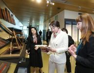Kyrgyz first lady Aigul Japarova visits Azerbaijan National Carpet Museum (PHOTO)
