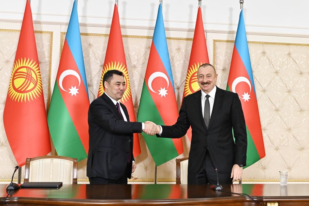 Azerbaijan, Kyrgyzstan sign documents (PHOTO)