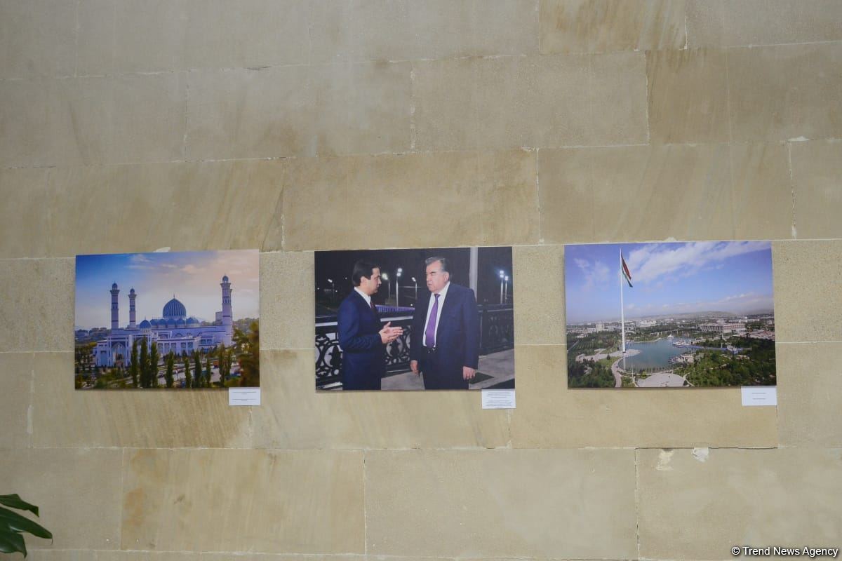 В Бакинском доме фотографии открылась выставка "Таджикистан – страна горных вершин и золотых озер" (ФОТО)