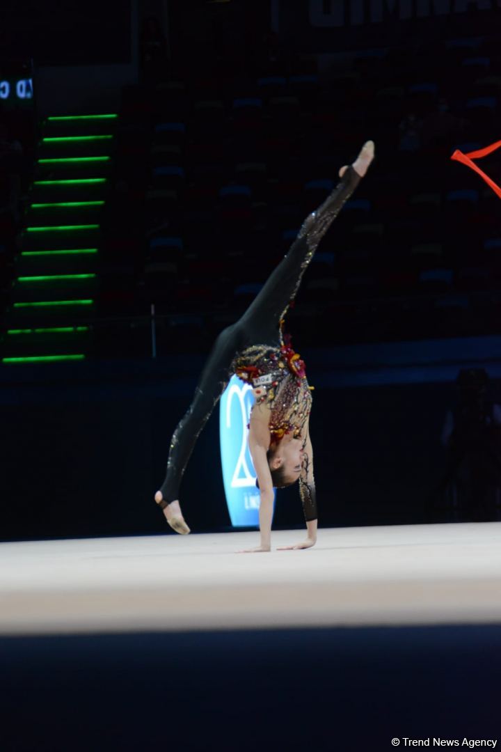 Артистизм и пластичность – лучшие моменты второго дня соревнований Кубка мира FIG по художественной гимнастике в Баку (ФОТО)