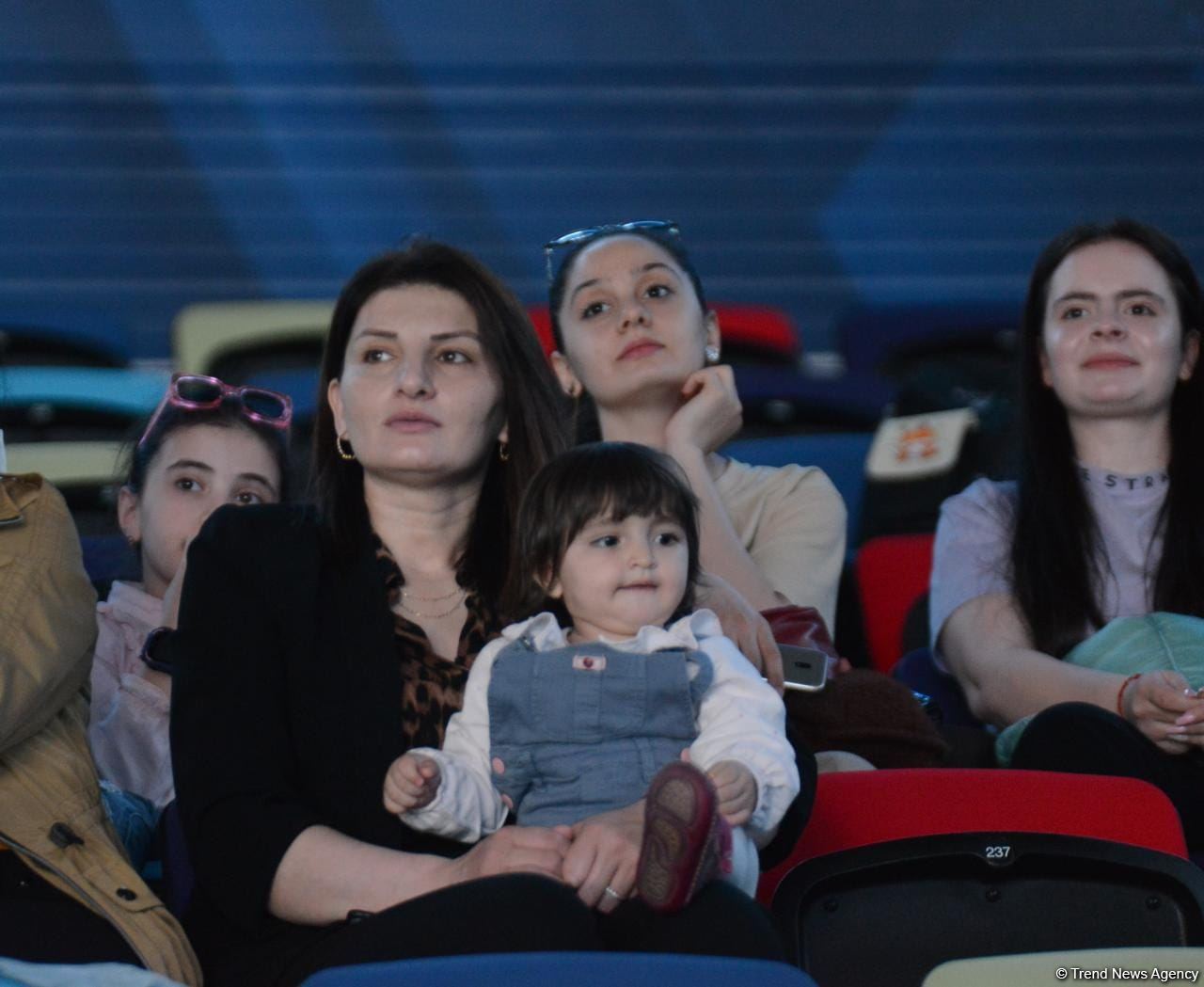 Яркость и красота – зрители в восторге от выступления участниц Кубка мира по художественной гимнастике в Баку (ФОТО)