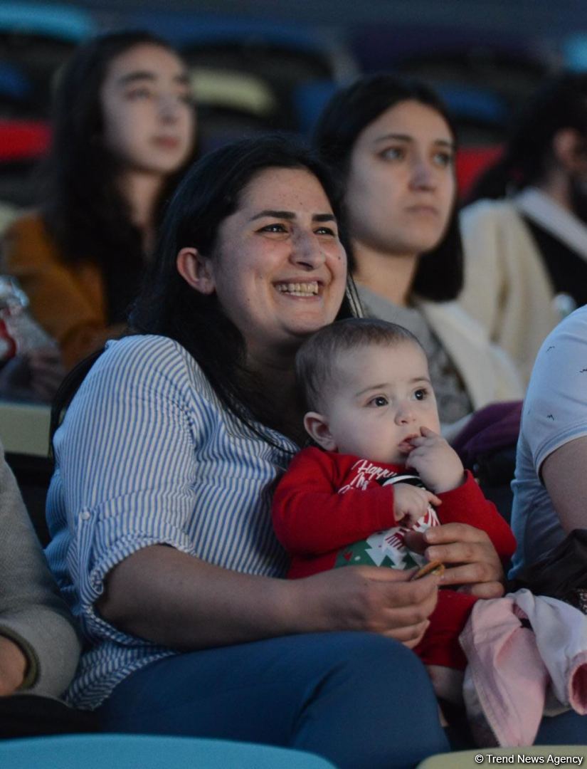 Brightness and beauty - spectators delighted with performance of participants of 9th FIG Rhythmic Gymnastics World Cup in Baku (PHOTO)