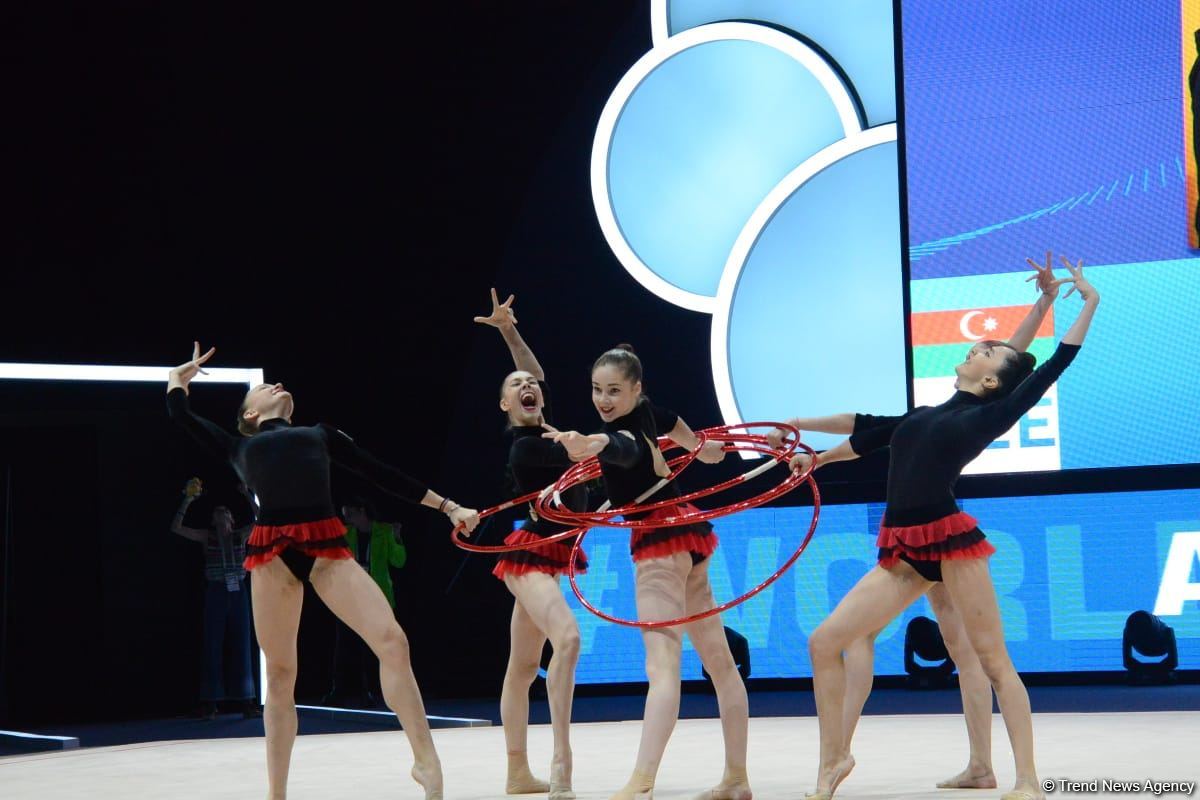 Команда Азербайджана заняла первое место в групповых упражнениях с пятью  обручами на Кубке мира в Баку (