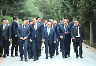 Предприниматели Азербайджана посетили Аллею почетного захоронения и Аллею шехидов (ФОТО)