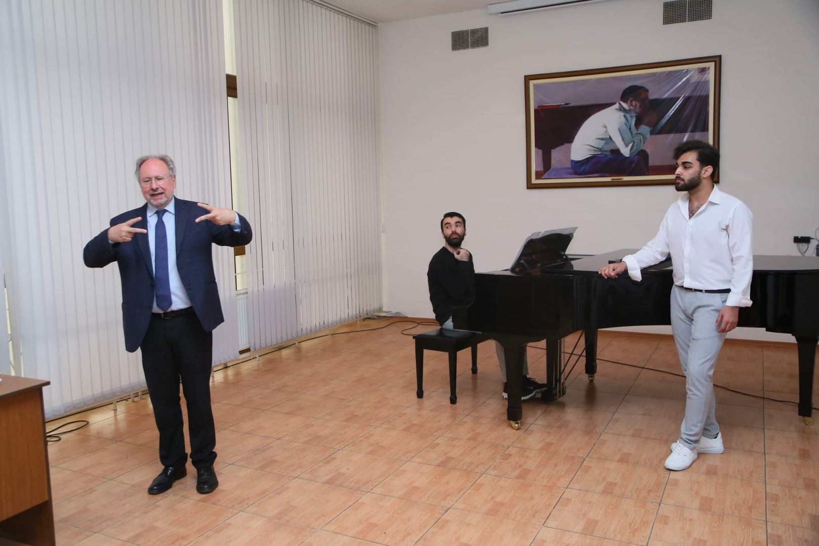 Всемирно известный итальянский музыкант провел мастер-класс в Баку (FOTO)