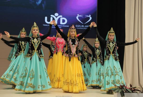 В Баку прошел фестиваль "Гармония сердец", посвященный Международному дню танца (ФОТО)