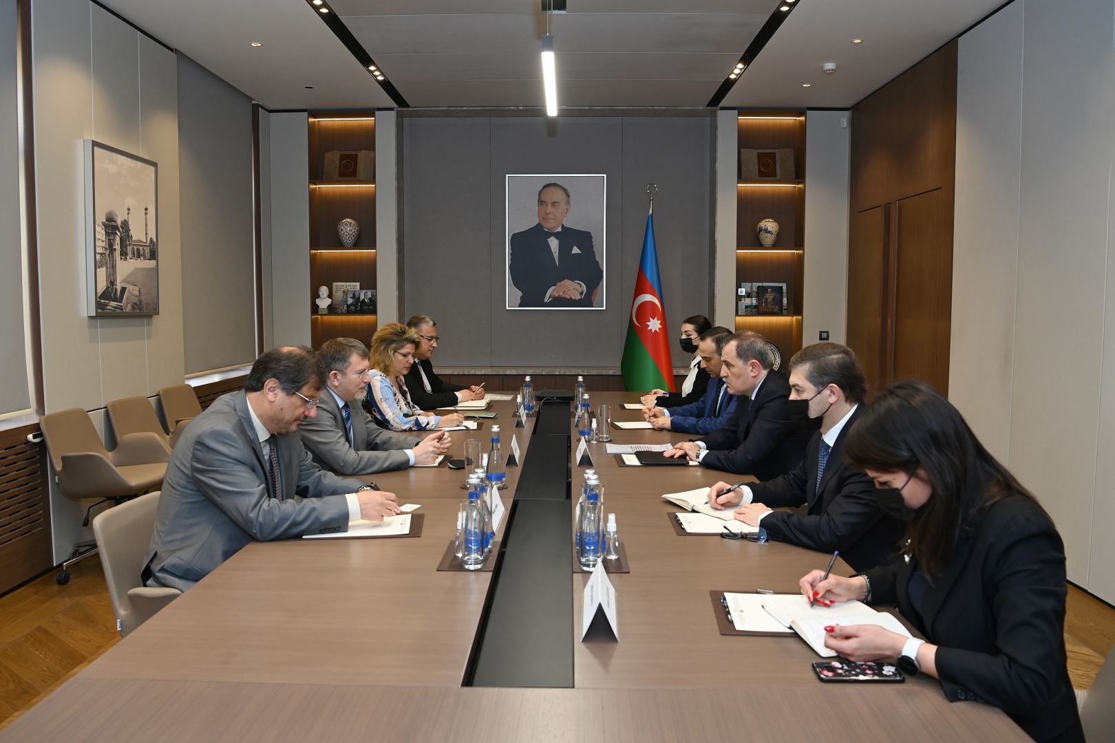 Azerbaijani FM meets with Deputy FM of Bulgaria (PHOTO)