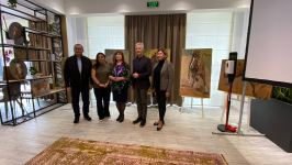 В городе Шуша открылась выставка латвийской художницы "Карабахские скакуны" (ФОТО)