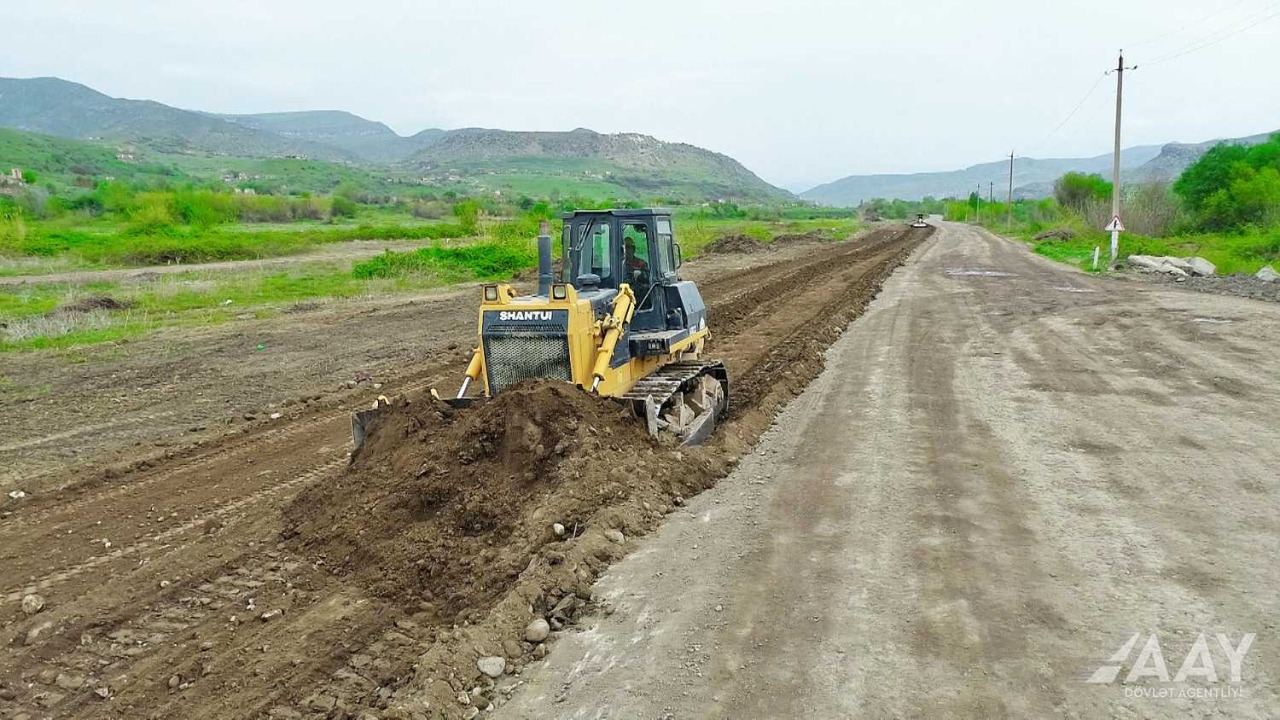 Azerbaijan continues construction of Gubadly-Eyvazli highway in country’s liberated lands (PHOTO)