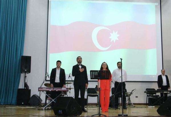 Известные артисты выступили с концертом, посвященным празднику Рамазан (ФОТО)