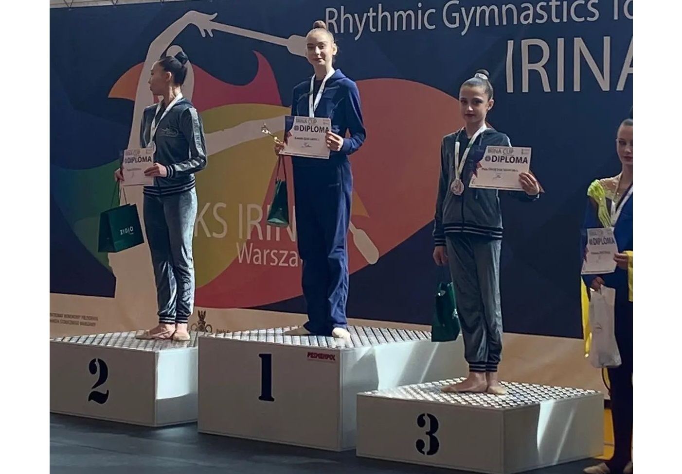 Азербайджанские гимнастки завоевали две медали на международном турнире в Варшаве (ФОТО)