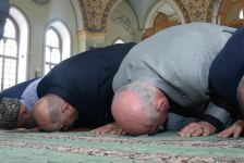 Ramadan holiday prayer carried out at Azerbaijani mosques (PHOTO)