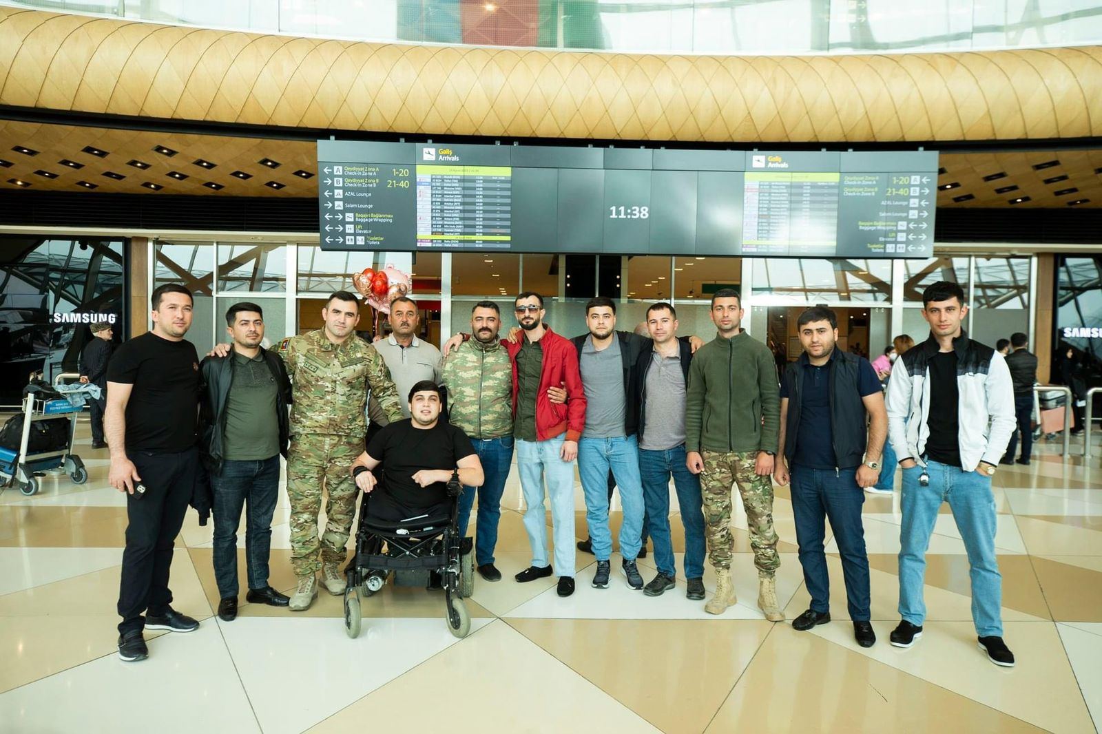 Еще два участника Отечественной войны Азербайджана вернулись на родину после лечения в Турции (ФОТО)