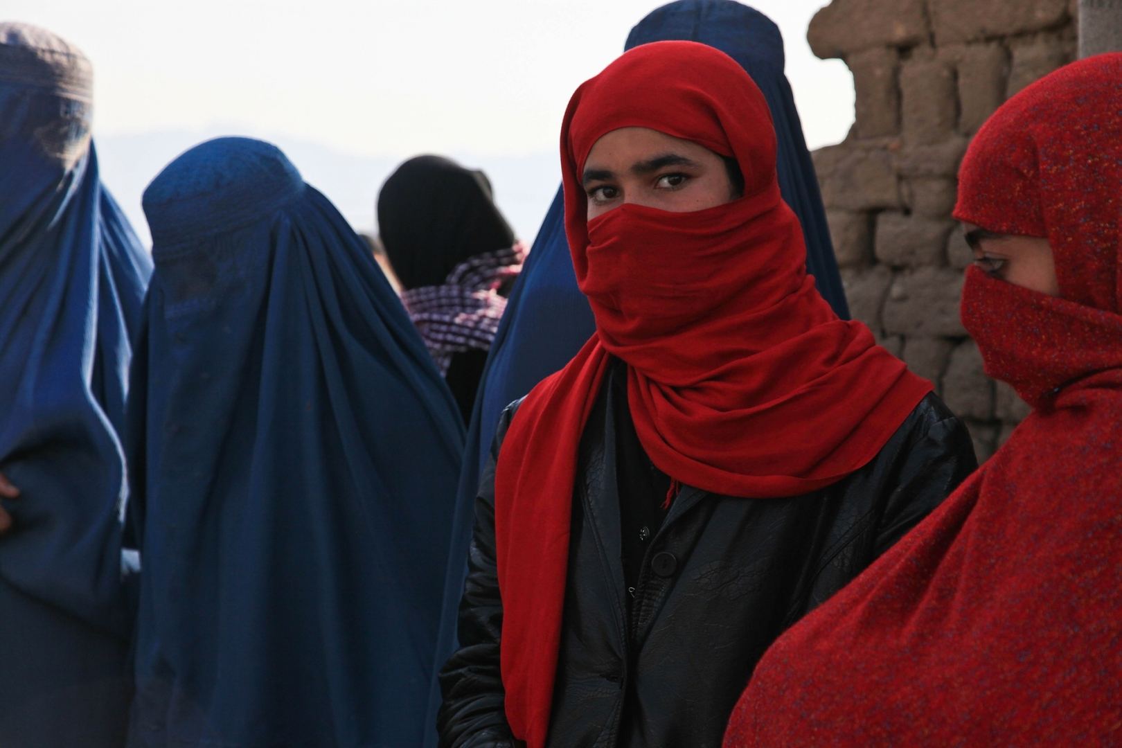 Taliban Əfqanıstanda qadınlara küçədə üzlərini göstərməyi qadağan edib