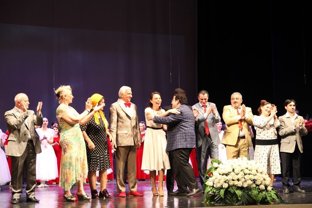 В Баку прошла потрясающая премьера комедии "Бахтияр" по мотивам фильма с участием Рашида Бейбутова (ВИДЕО,ФОТО)