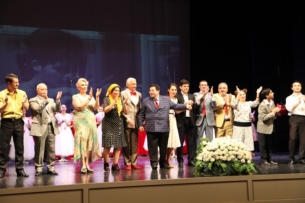 В Баку прошла потрясающая премьера комедии "Бахтияр" по мотивам фильма с участием Рашида Бейбутова (ВИДЕО,ФОТО)
