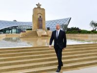 Президент Ильхам Алиев почтил память сынов Азербайджана, погибших за Победу над фашизмом (ФОТО/ВИДЕО)