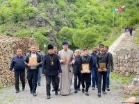 Начался визит представителей Албано-удинской и других христианских общин в Кяльбаджар (ФОТО)