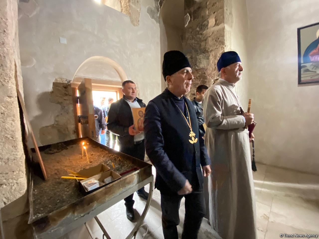 Начался визит представителей Албано-удинской и других христианских общин в Кяльбаджар (ФОТО)