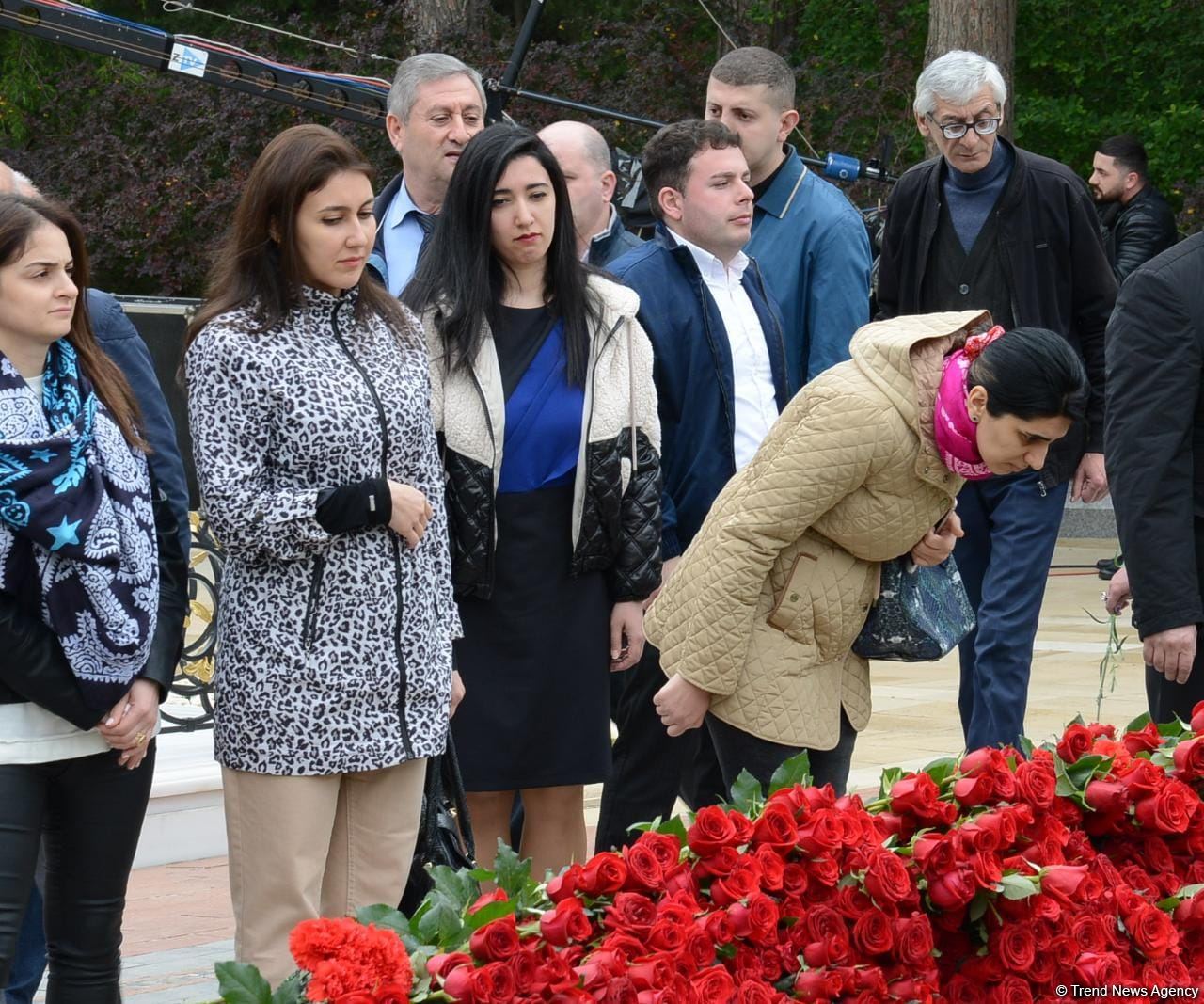 Azerbaijan honors memory of great leader Heydar Aliyev (PHOTO)