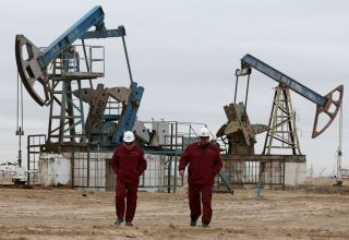 Oil rises on looming EU Russian oil ban, gas disruption