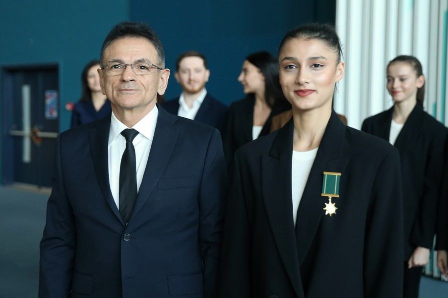 Азербайджанские гимнастки награждены юбилейной медалью "15-летие министерства оборонной промышленности (2005-2020)" (ФОТО)