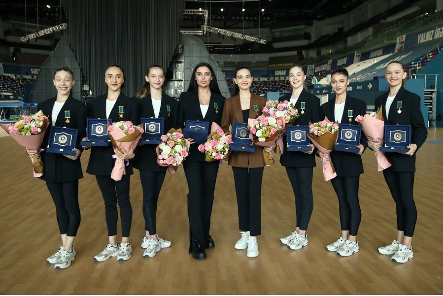 Azerbaijani gymnasts awarded with '15th anniversary of Defense Industry Ministry' medal (PHOTO)
