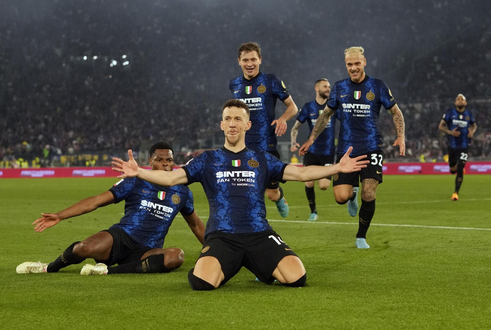 Calhanoglu strikes as Inter bounce back to sink Barca
