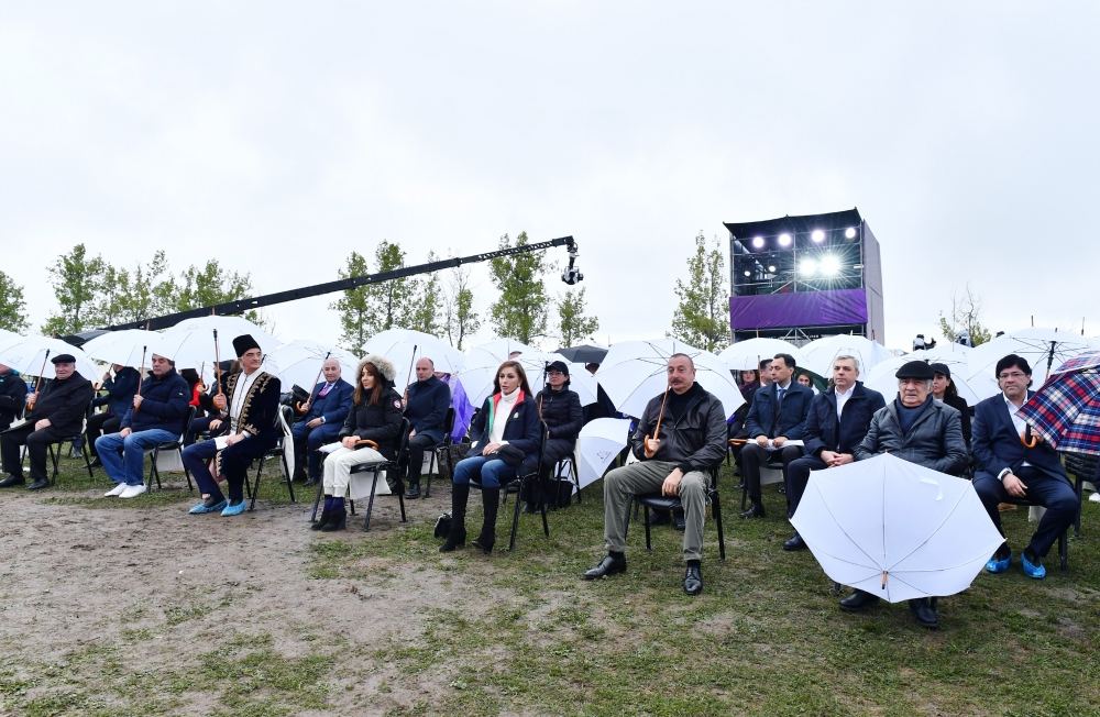 President Ilham Aliyev, First Lady Mehriban Aliyeva attend opening of 5th “Kharibulbul” International Folklore Festival  (PHOTO/VIDEO)