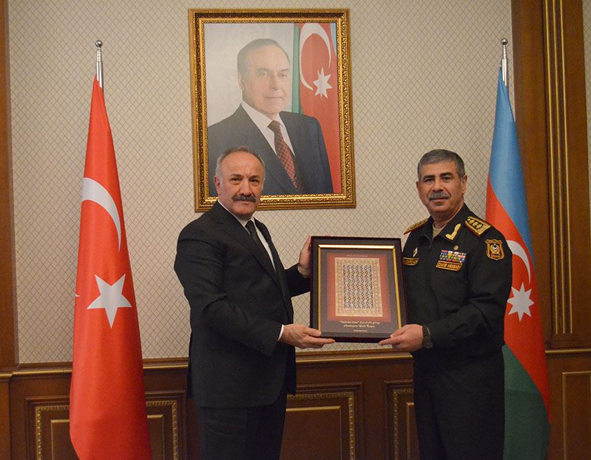 Azerbaijan's defense minister meets with secretary general of Turkey's National Security Council (PHOTO)