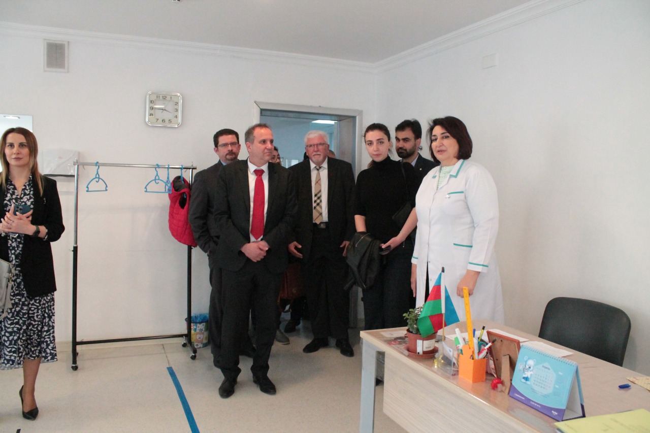 Hungarian ambassador to Azerbaijan visits Scientific Research Institute of Pediatrics, Children’s Rehabilitation Center (PHOTO)