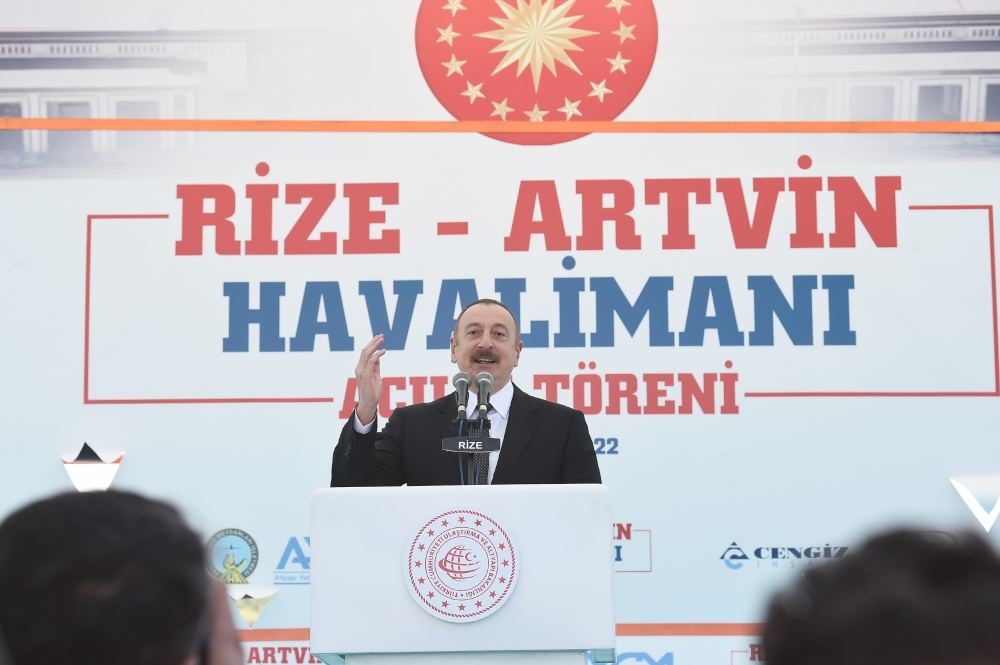 Citizens of Turkish Rize welcome speech of Azerbaijan's President Ilham Aliyev with enthusiasm (VIDEO)