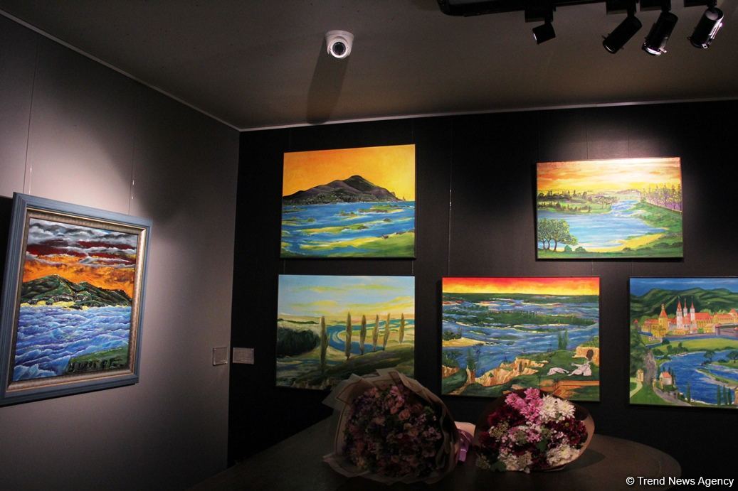 В QGallery открылась персональная выставка работ посла Австрии в Азербайджане Александра Байерля "Вслед за солнцем" (ФОТО)