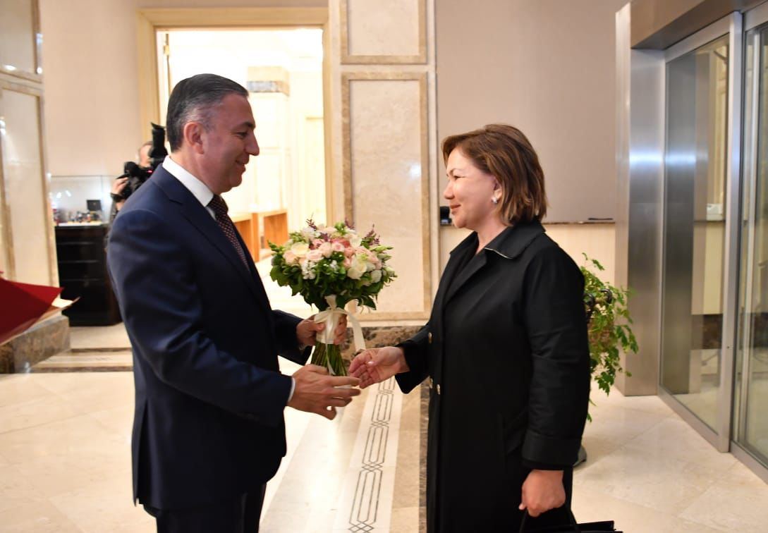 Deputy Speaker of Majilis of Kazakh parliament arrives in Azerbaijan