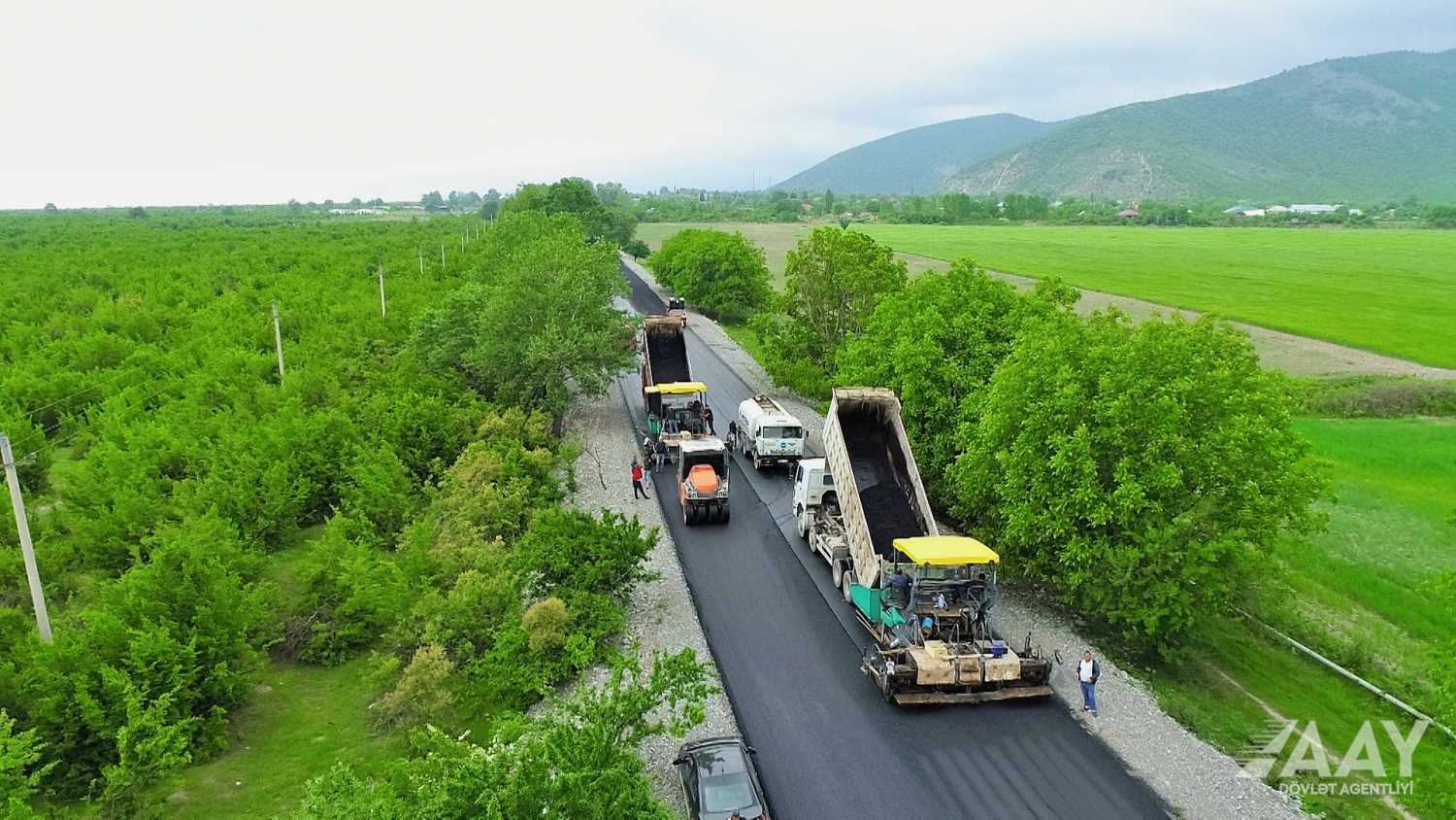 Oğuz-Şəki avtomobil yolunun yenidən qurulması davam edir (FOTO/VİDEO)