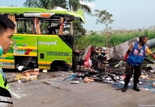15 killed, 16 wounded in bus crash in western Indonesia
