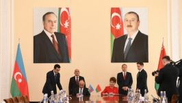 Azerbaijani and Belarusian PMs sign documents in Baku (PHOTO)