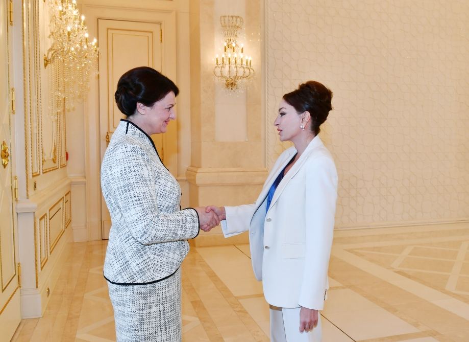 Azerbaijani, Lithuanian first ladies meet (PHOTO)
