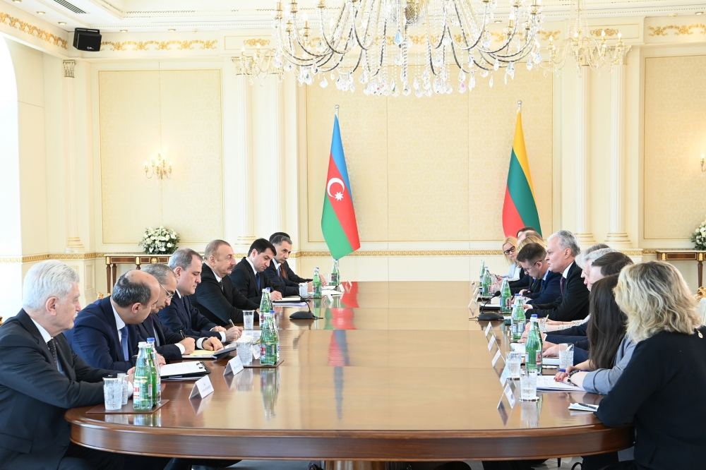 Presidents of Azerbaijan, Lithuania hold meeting in expanded format (VIDEO)
