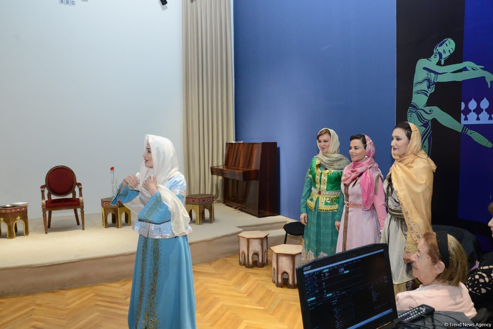 Театральный подарок к Международному дню музеев - актеры Бакинского муниципального театра показали спектакль о жизни Хуршидбану Натаван (ФОТО)