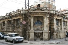 Минкультуры расследует информацию об установке забора вокруг исторического памятника в Баку (ФОТО)