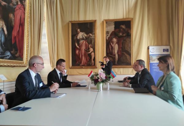 Azerbaijan's FM talks economic cooperation with his Hungarian colleague