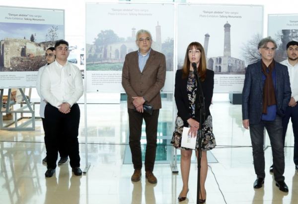 В Азербайджанском музее ковра показали "Говорящие памятники" (ФОТО)