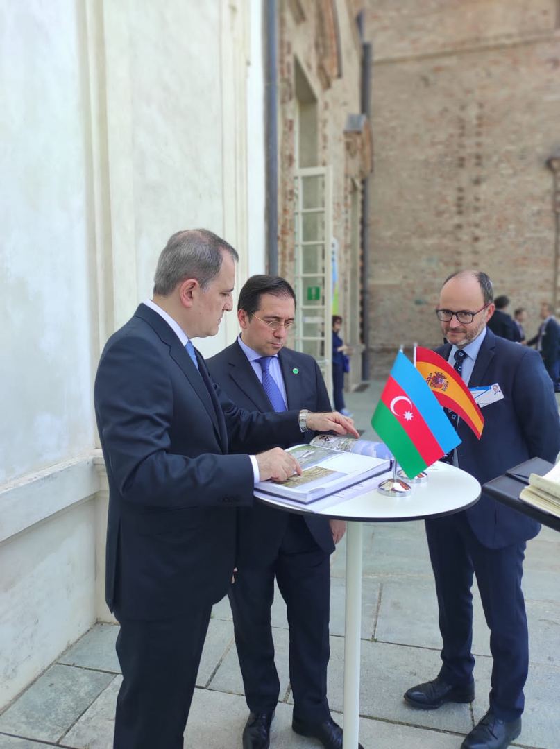 Глава МИД Азербайджана встретился с министром иностранных дел Испании (ФОТО)