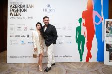 Началась Азербайджанская Неделя моды – от ретро, вечернего шика и экологии до живой змеи (ФОТО)
