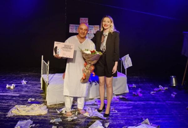 Диплом за "Записки сумасшедшего", или Успех азербайджанского актера в Битоле (ФОТО)