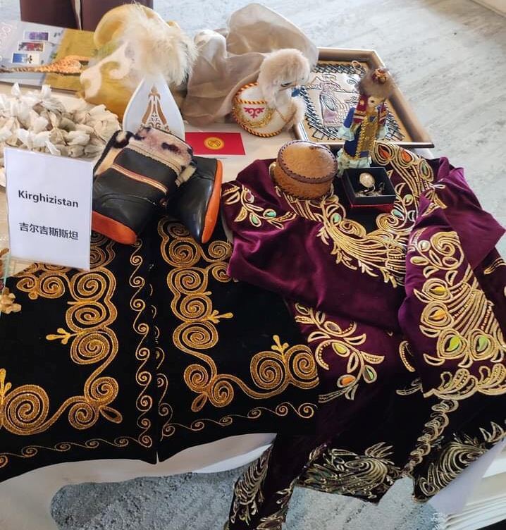 Внучатый племянник Шарля де Голля восхищен азербайджанскими чайными традициями (ФОТО)